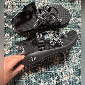 Chaco zx/2 classic Black and White Sandals